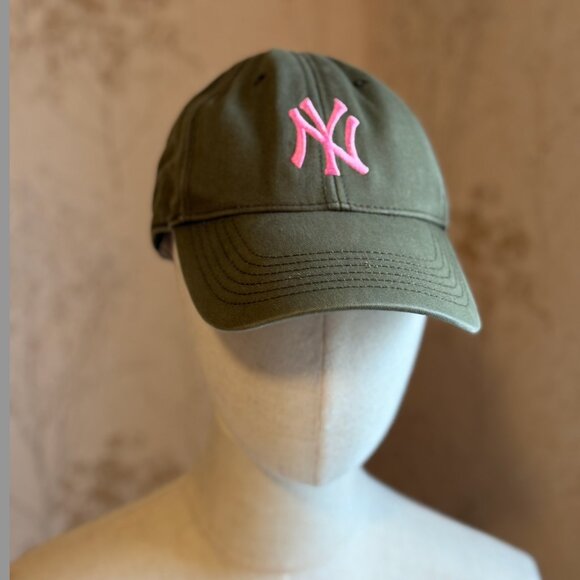 New York Yankees Clean up hat in moss green with pink - Picture 16 of 16